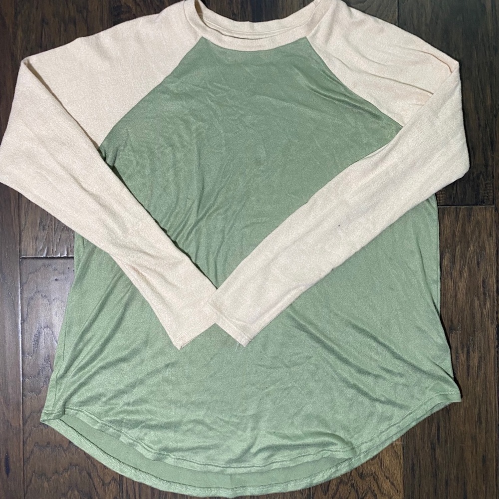 American Eagle. Long sleeves. Xs.